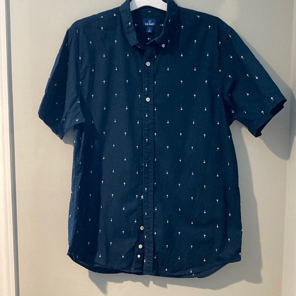 Large Old Navy button down with palm trees